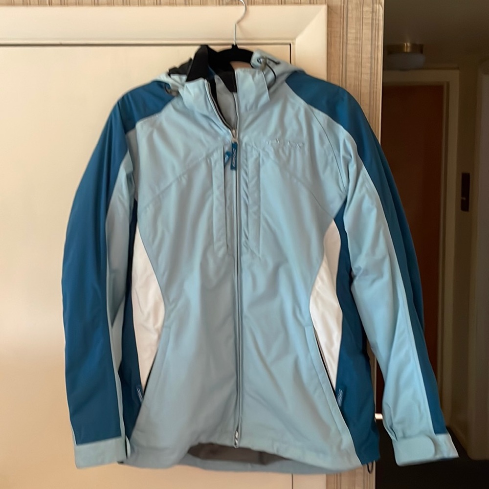 Womens 2 in 1 Spyder winter jacket with full zip out lining and removable hood .